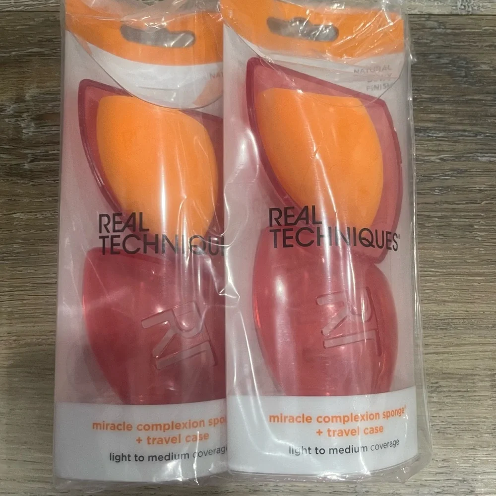 Real Techniques Miracle Complexion Makeup Sponge Lot/Set- Vibrant Orange/Blue